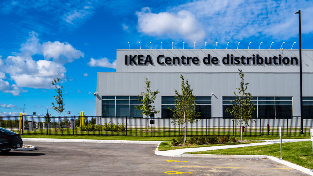 Aménagement paysager commercial de l'entrepôt Ikea à Beauharnois